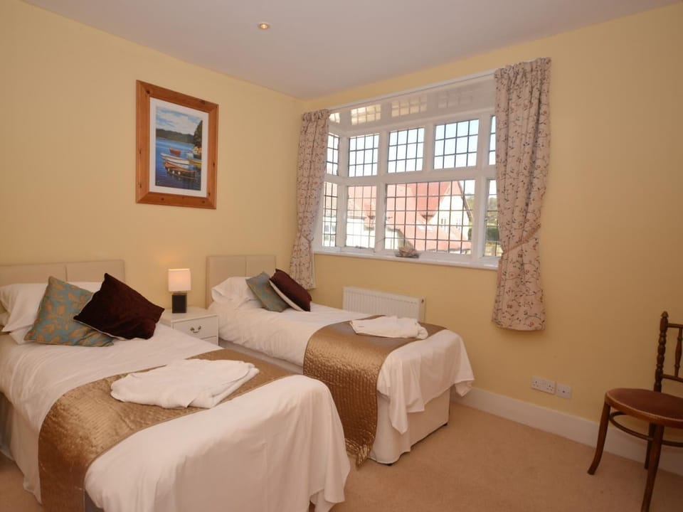 Twin bedroom