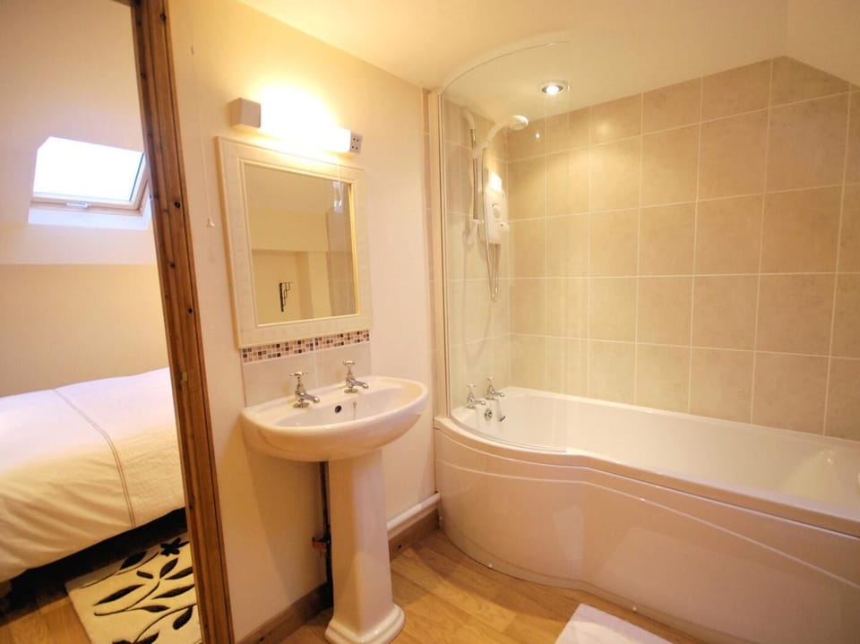 En-suite bathroom with shower over