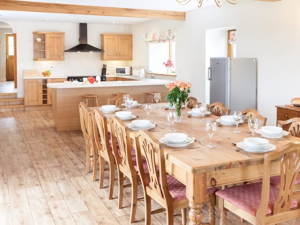Large open plan kitchen/dining area