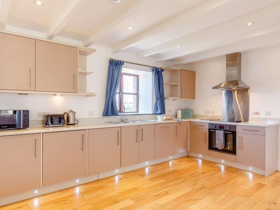The well equipped kitchen
