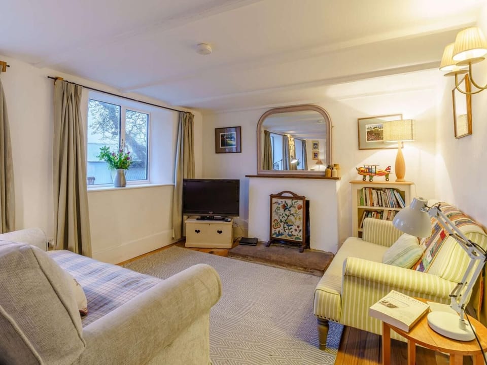 Adjoining seating area with smart tv