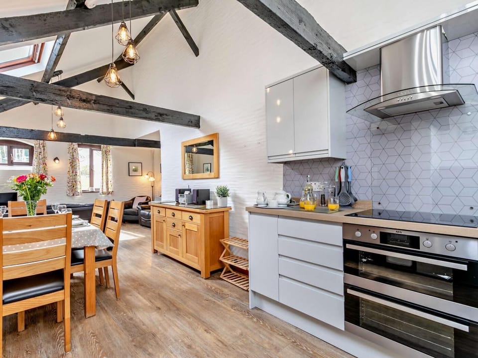 Modern, well equipped kitchen