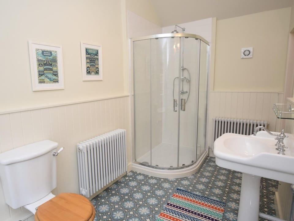 Refresh in the stylish bathroom
