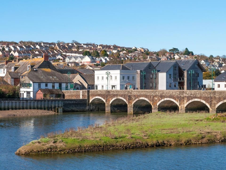 Pretty Wadebridge can be reached in just a few minutes drive
