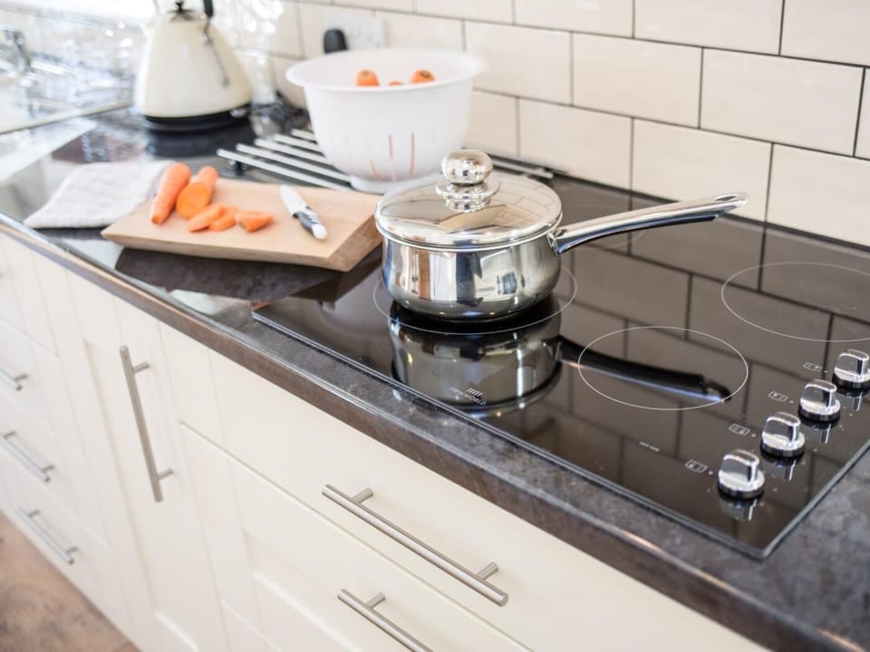 With a quality finish throughout even cooking on your holiday is a pleasure