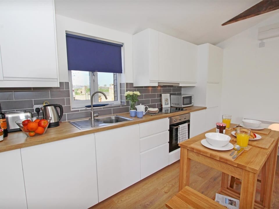 The well equipped kitchen means you can plan meals in too