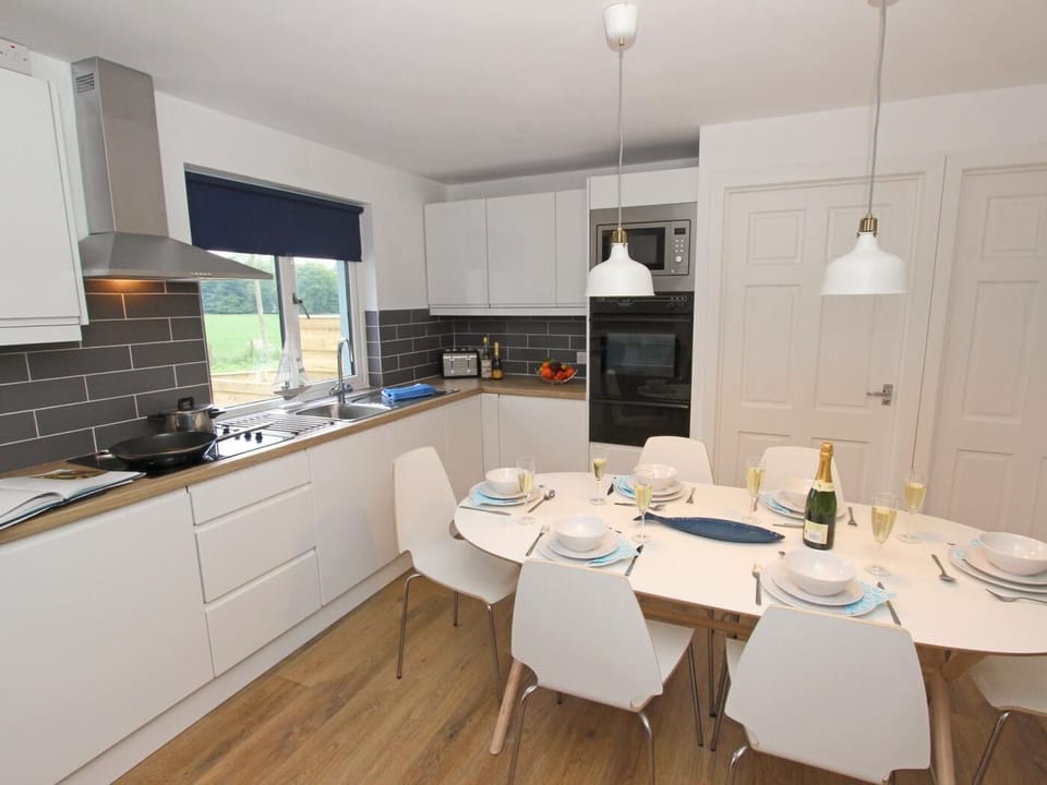 Contemporary kitchen dining area