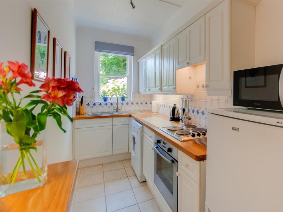 Well equipped kitchen for preparing meals