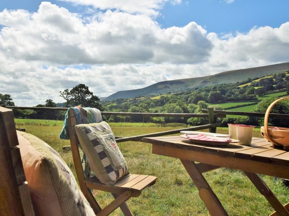 Quirky shepherds hut situated in an idyllic rural location