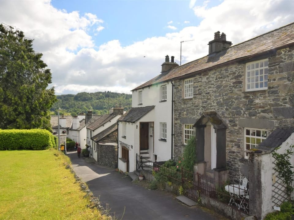 Towards the cottage, looking down the lane into the village