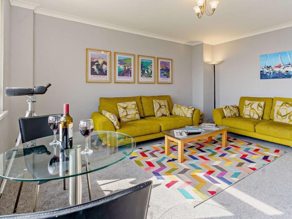 Apartment in Saundersfoot with sea views