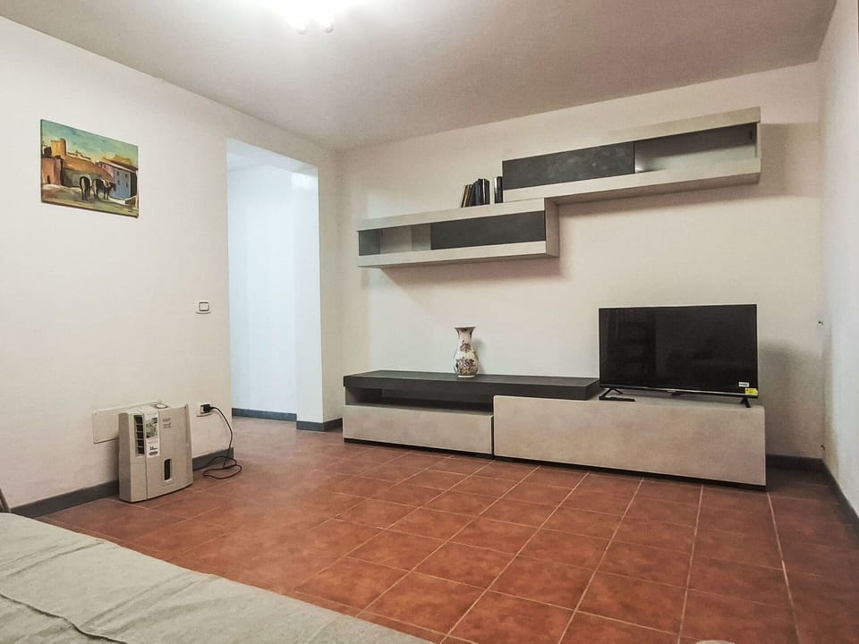 Family Car, Apartment, Luxury Vehicle, Mid-Size Car, Parking, Sedan, Compact Car, City Car