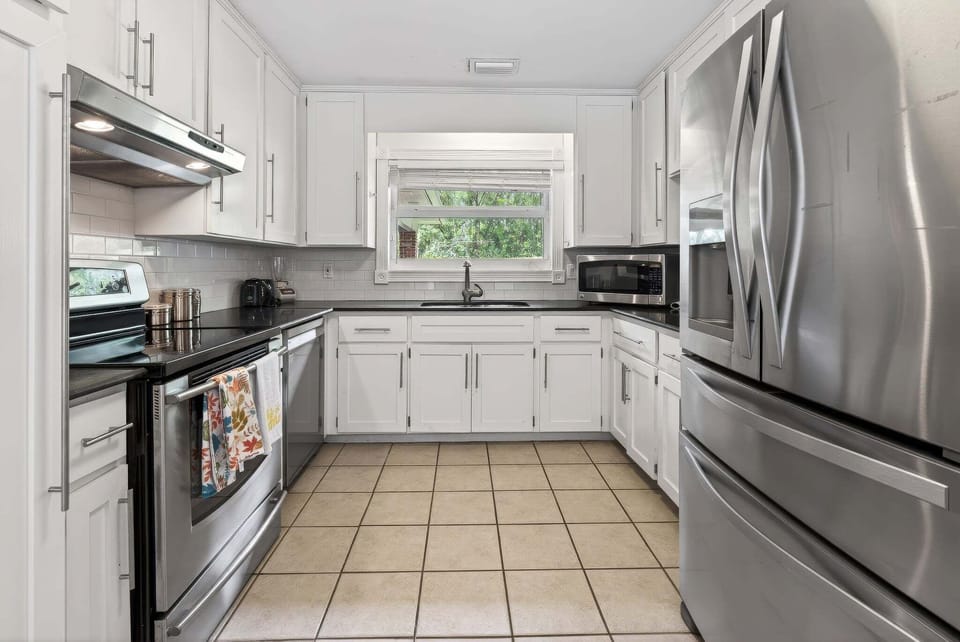 Kitchen (1st flr)