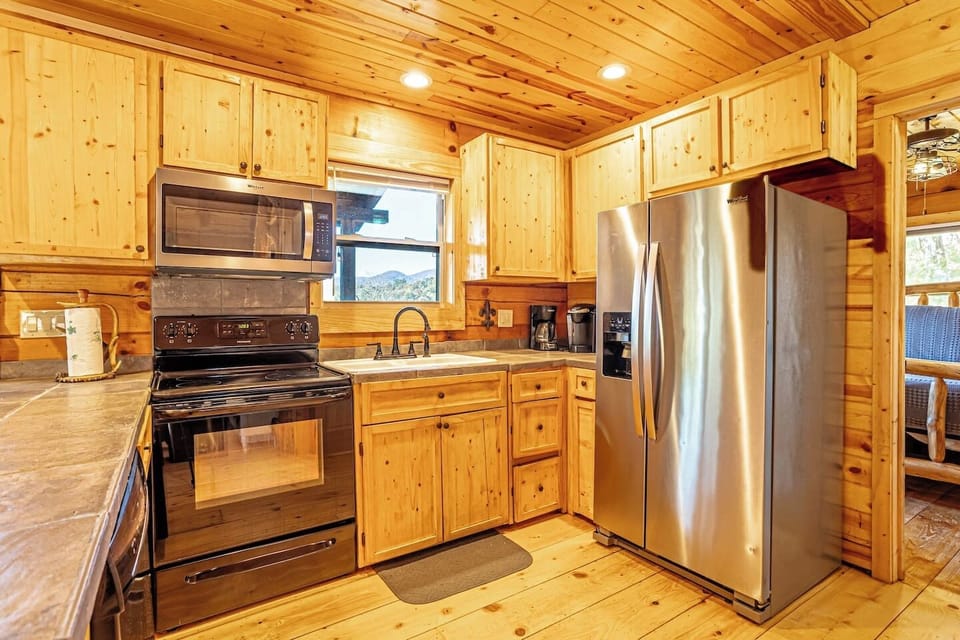 Fully equipped kitchen.