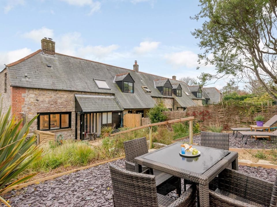 Alfresco dining and relaxation