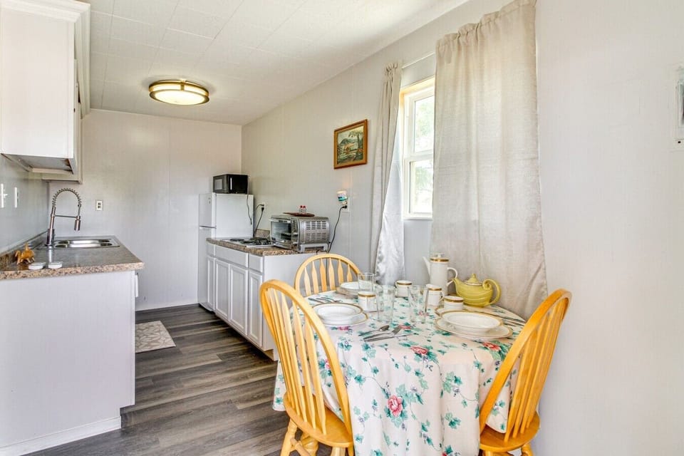 Dining Area | Table Seating For Four | Kitchenette Connection
