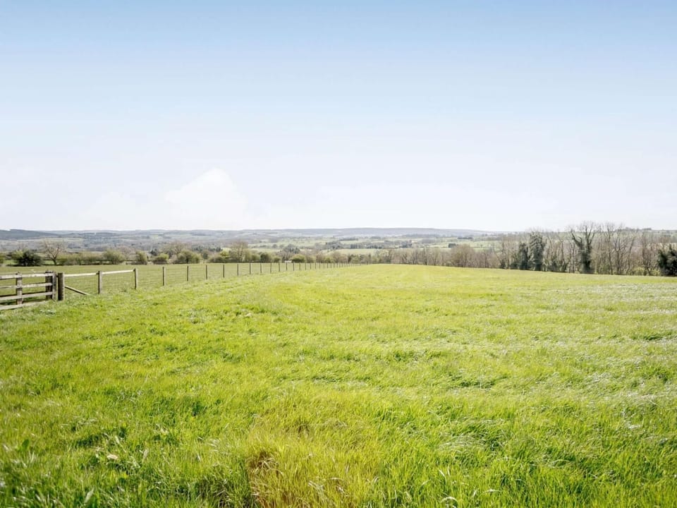 Access to three shared acres of open parkland within the grounds 