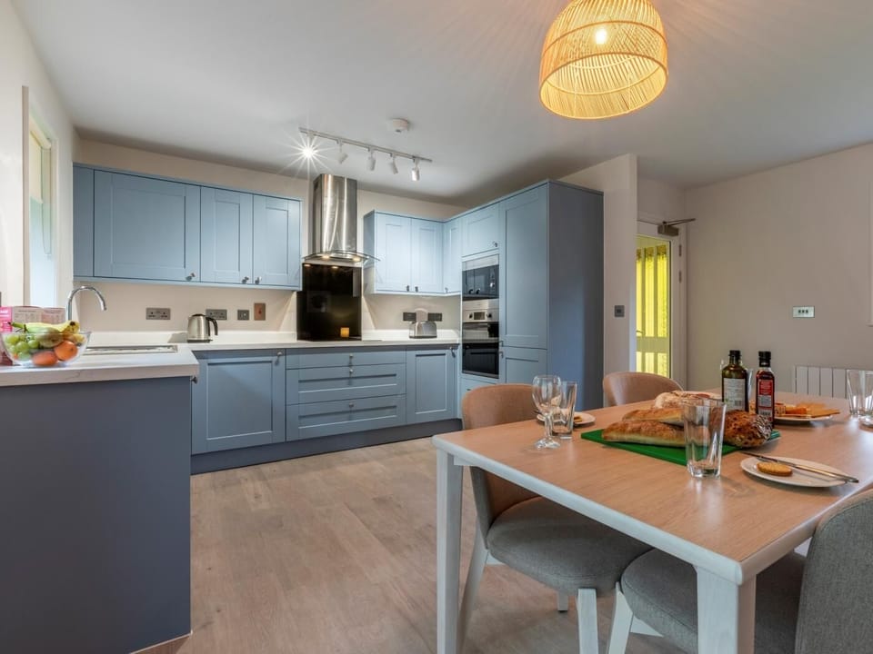 Modern, well equipped kitchen