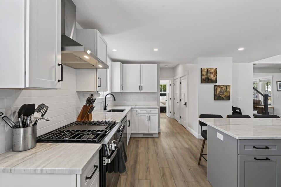 Big House Kitchen: Very well-stocked kitchen with everything you need to cook a meal for 18!