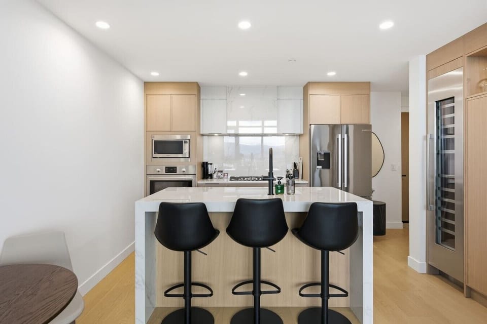 Kitchen/Seating