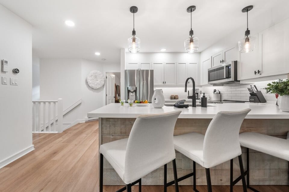Kitchen island with bar seating for four
