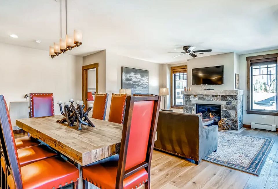 Breckenridge Water House On Main Street Dining and Living Area