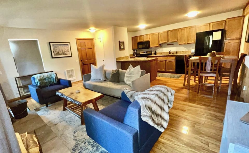Living room w/ TV, fireplace, & balcony access