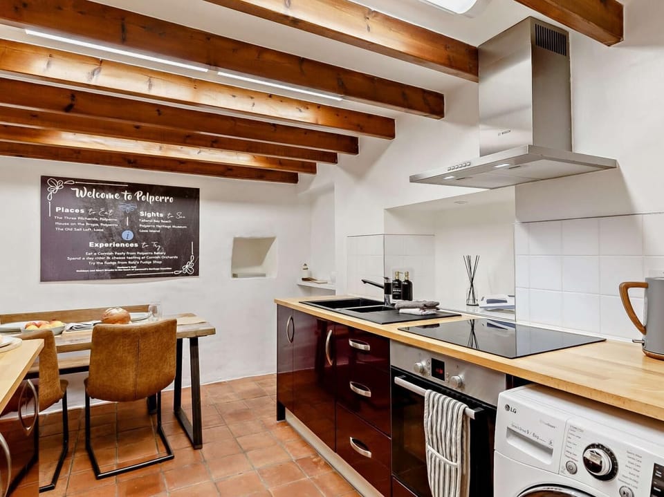 Modern, fully equipped kitchen