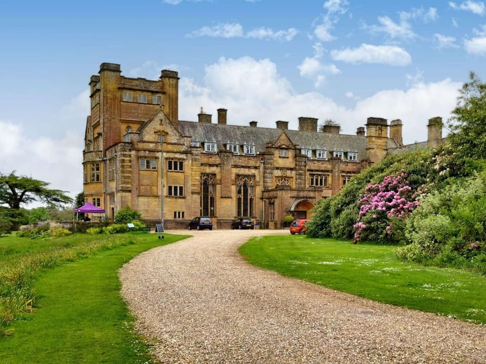 Free daily access to Minterne Gardens