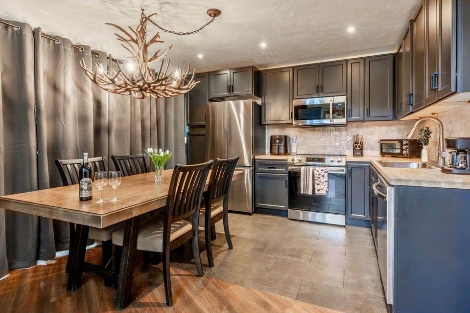 Kitchen and dining area. 