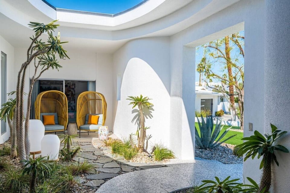 Entry courtyard with Oculus