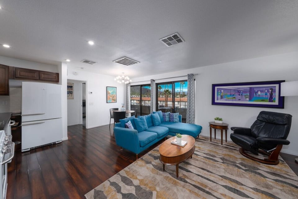 Living Room Has 65` TV