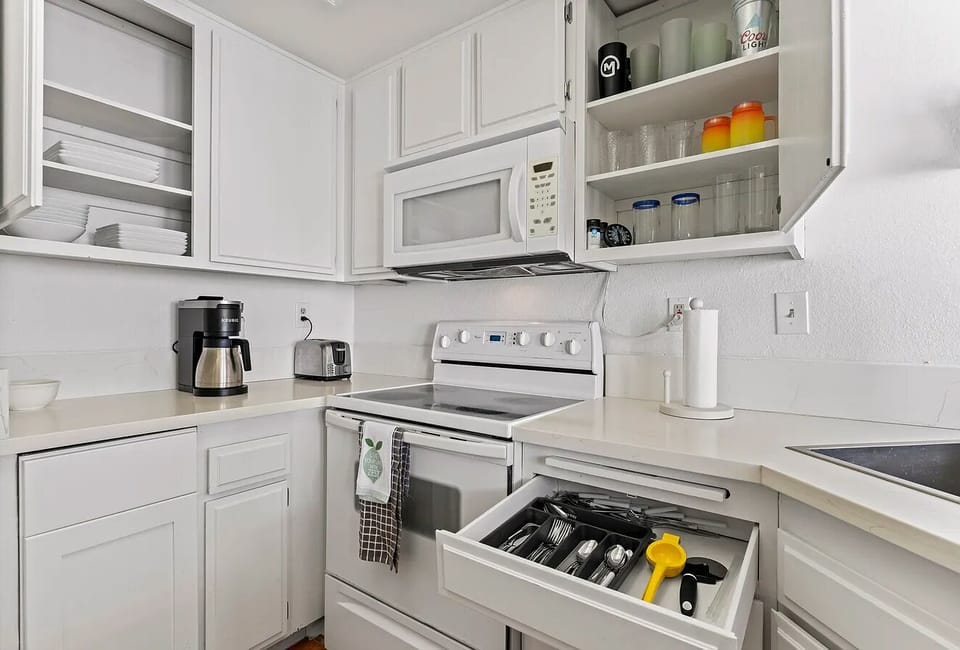 Enjoy a stress-free stay with a kitchen that's ready for any meal. Complete with a drip coffee maker, modern appliances, and drawers fully stocked with silverware and cooking utensils.