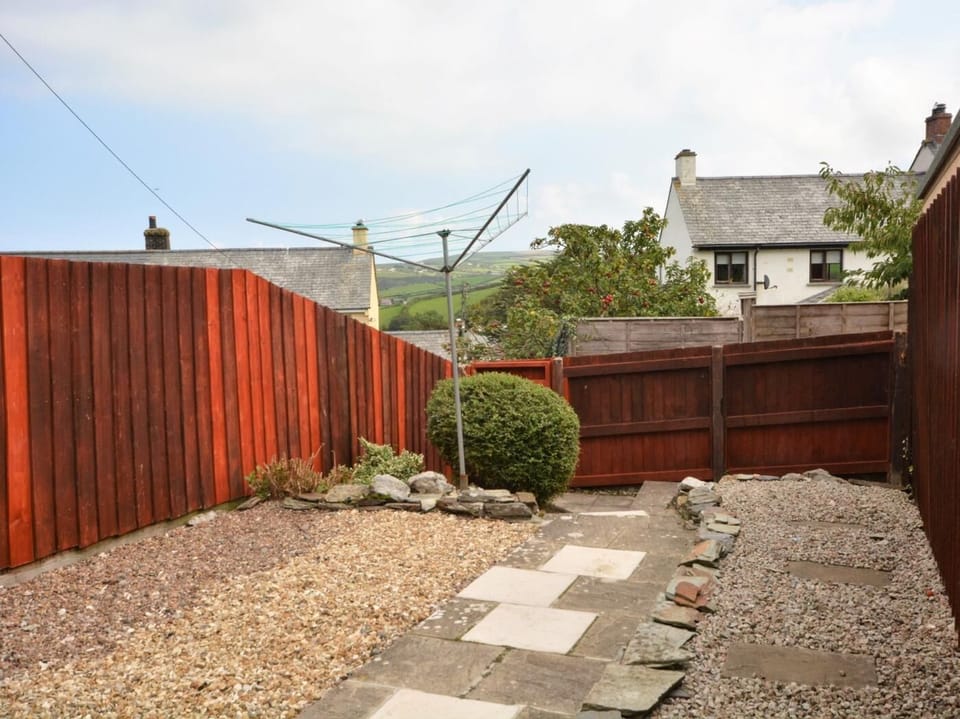 Rear enclosed courtyard garden