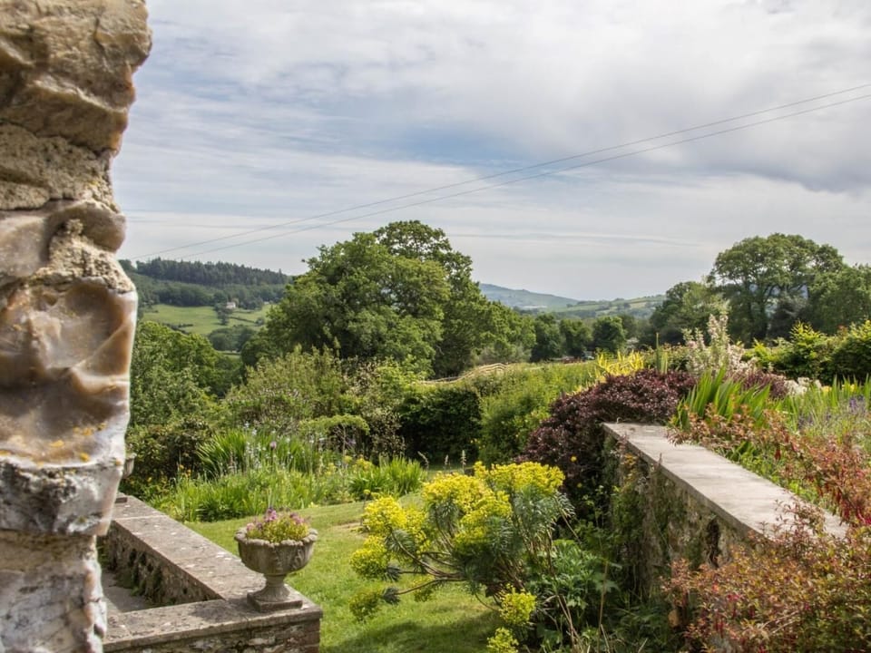 Far reaching views across the countryside