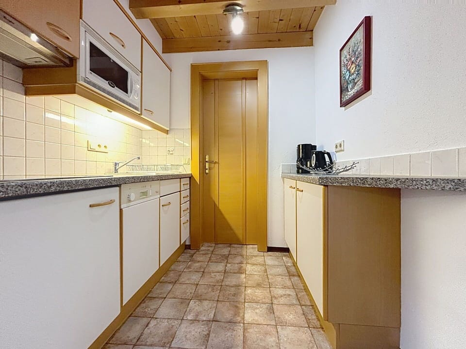Wood, Flooring, Interior Design, Ceiling, Floor, Room, Countertop, Kitchen, Cabinetry, Apartment