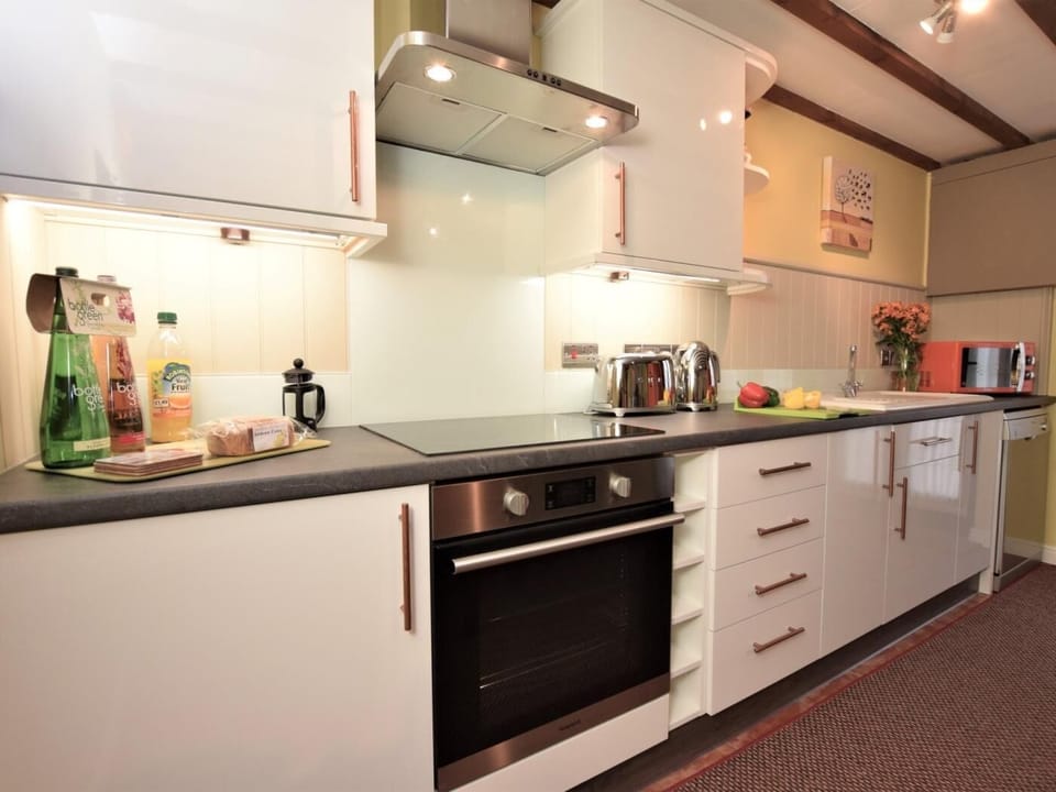 The well-equiped kitchen has everything needed for holiday dining