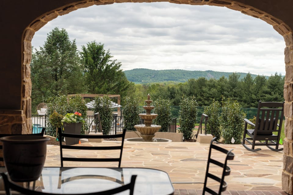 Side patio overlooking the Fountain