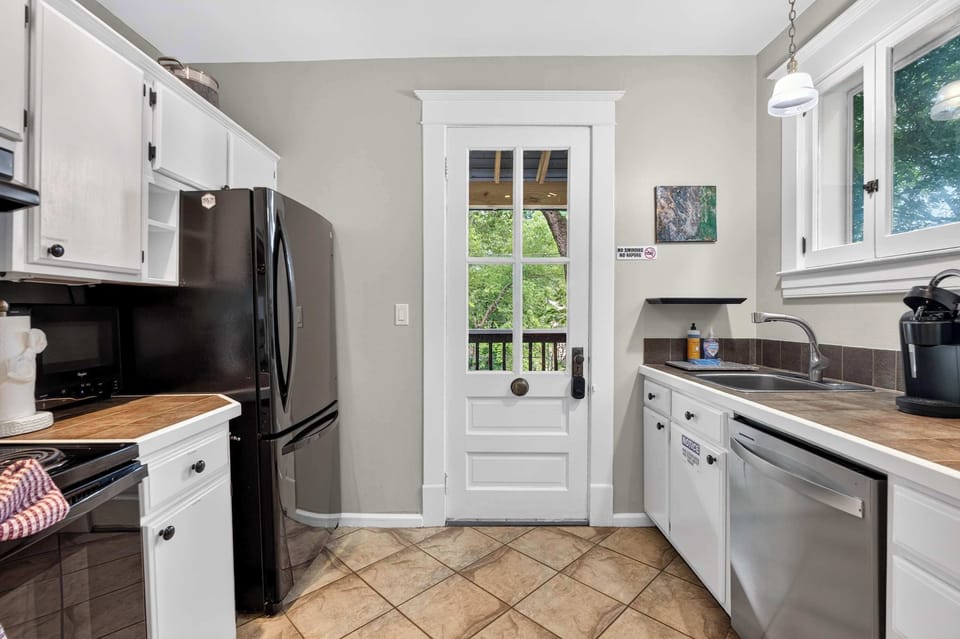 Kitchen: Comfortable and practical kitchen with essential appliances, cookware, and a welcoming space to prepare and enjoy meals together.