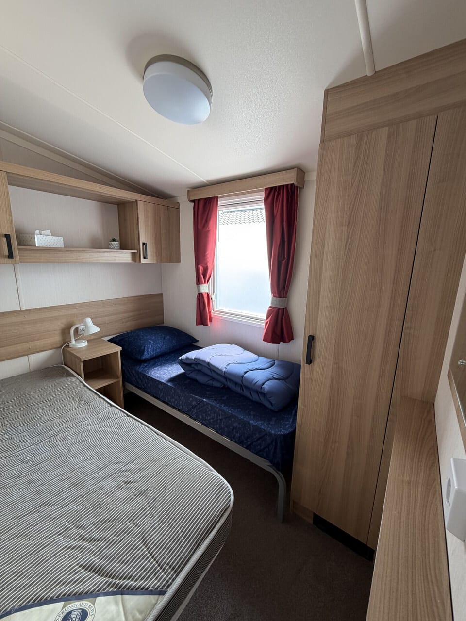 Bedroom with two single beds