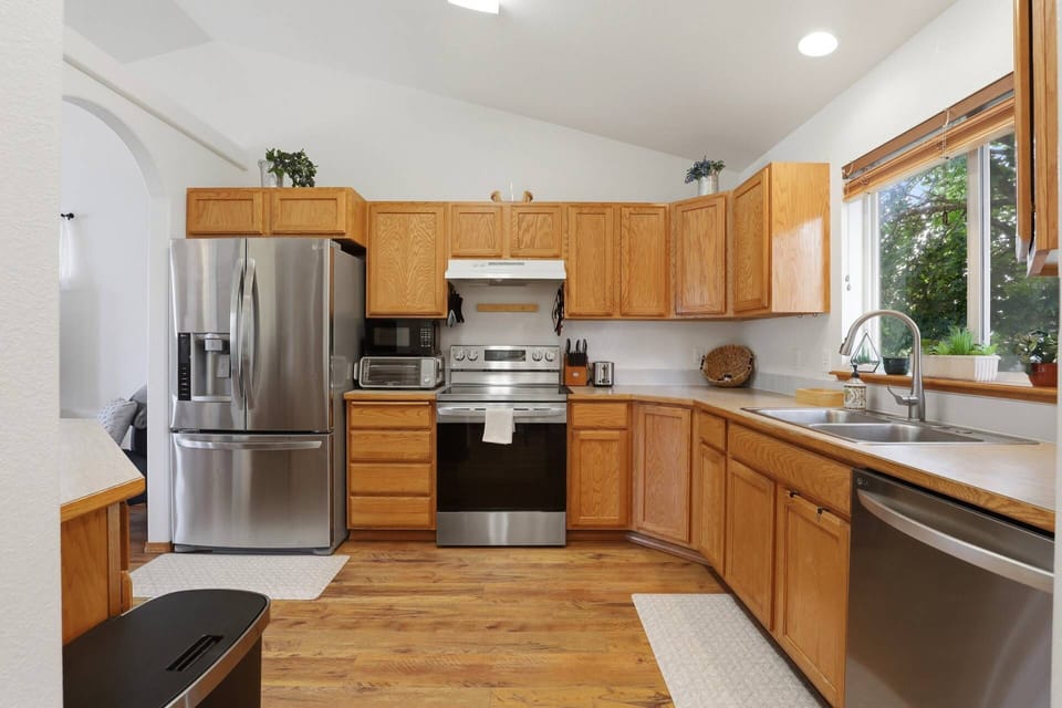 Kitchen area with all of the essentials!