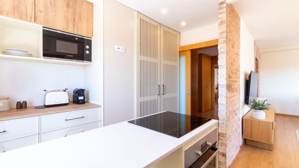Enjoy the convenience of a fully equipped kitchen with modern appliances and ample counter space, perfect for preparing meals and enjoying a quick coffee. The thoughtful layout and stylish finishes make cooking a pleasure.