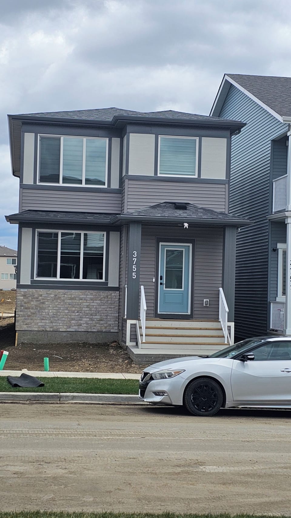 Front view of the house. Airbnb on the side entrance to the right 