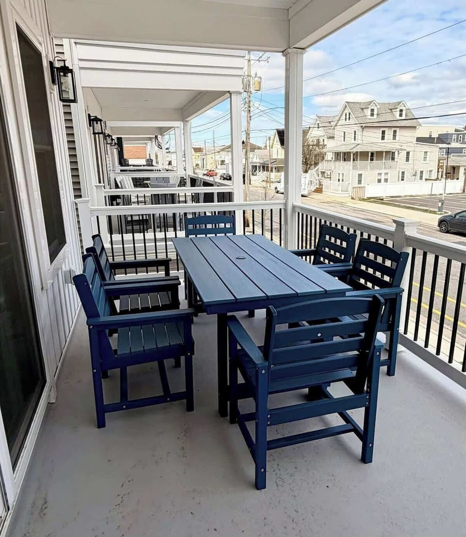 
Gather for meals, morning coffee, or evening drinks on the private covered balcony with comfortable seating for six.