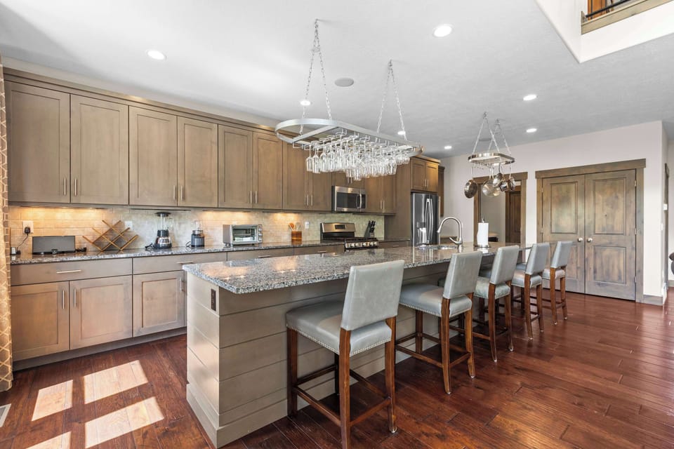 Plenty of Space to Cook and Serve