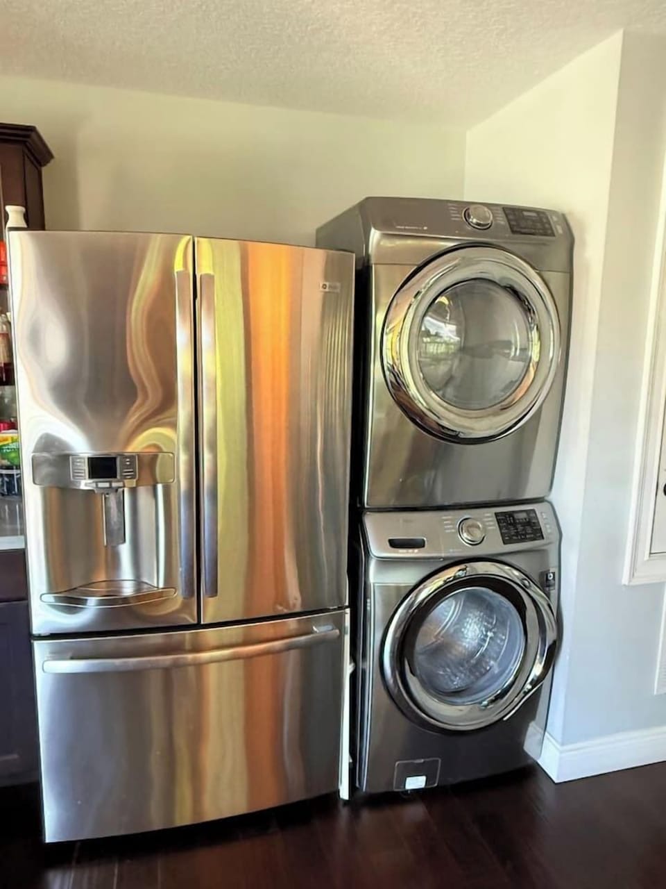 Full size washer and dryer situated next to the fridge so you’re able to do laundry, if needed. We stock laundry pods and dryer sheets for our guests.