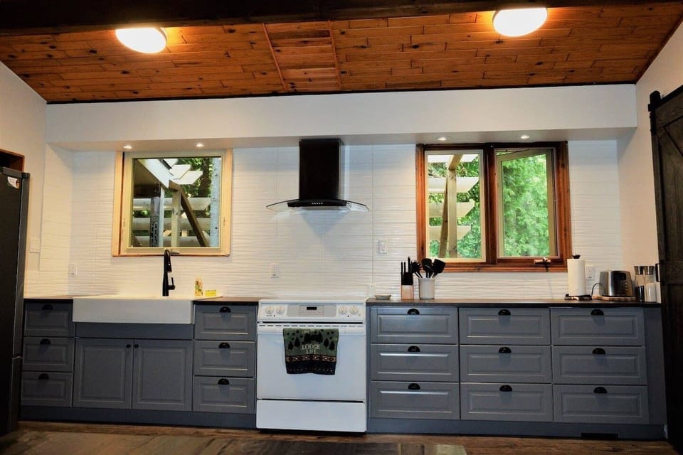 Large fully-equipped kitchen (including dishwasher)