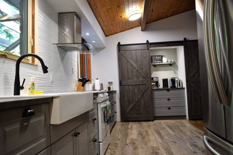  Large fully-equipped kitchen (including dishwasher)