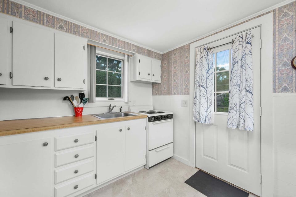 Kitchen with access side door access