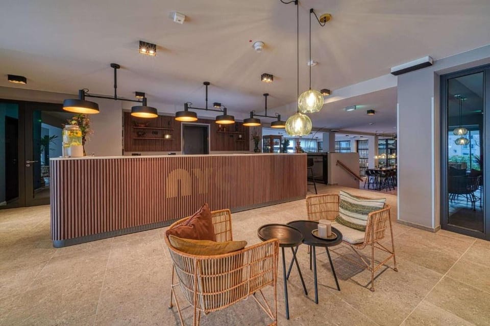 Entrance / Reception